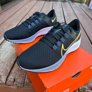 New in box! Women’s Pegasus 38